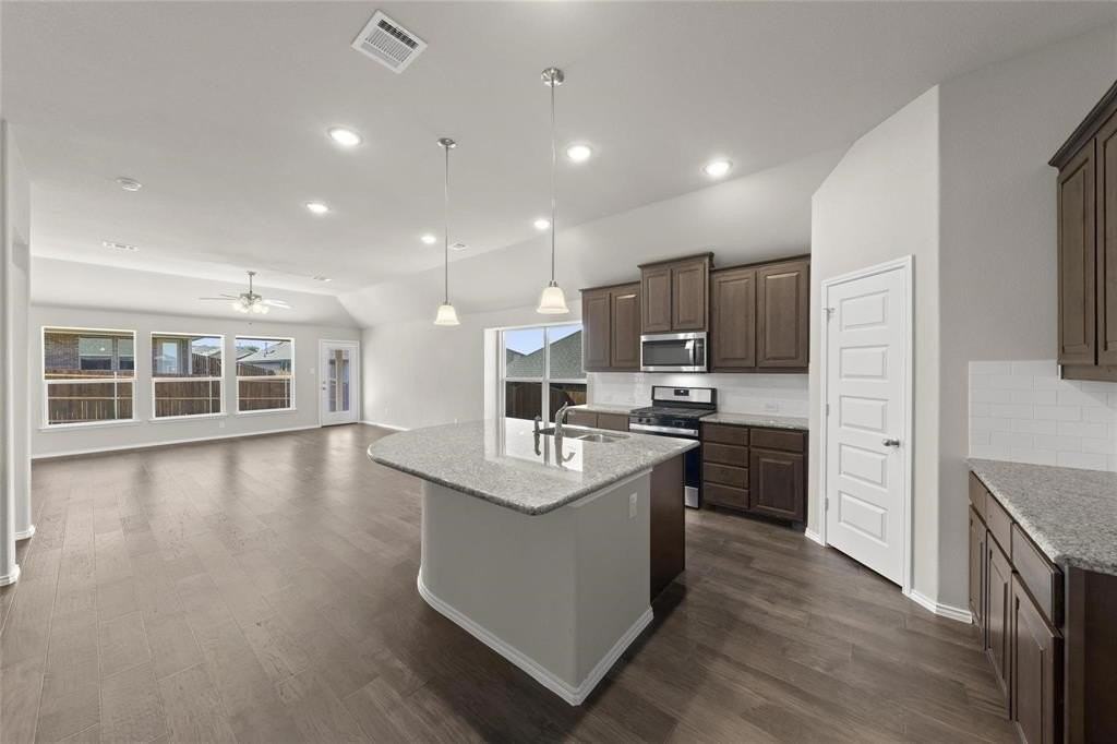 1813 Agarito Dr - Photo 2 of 15