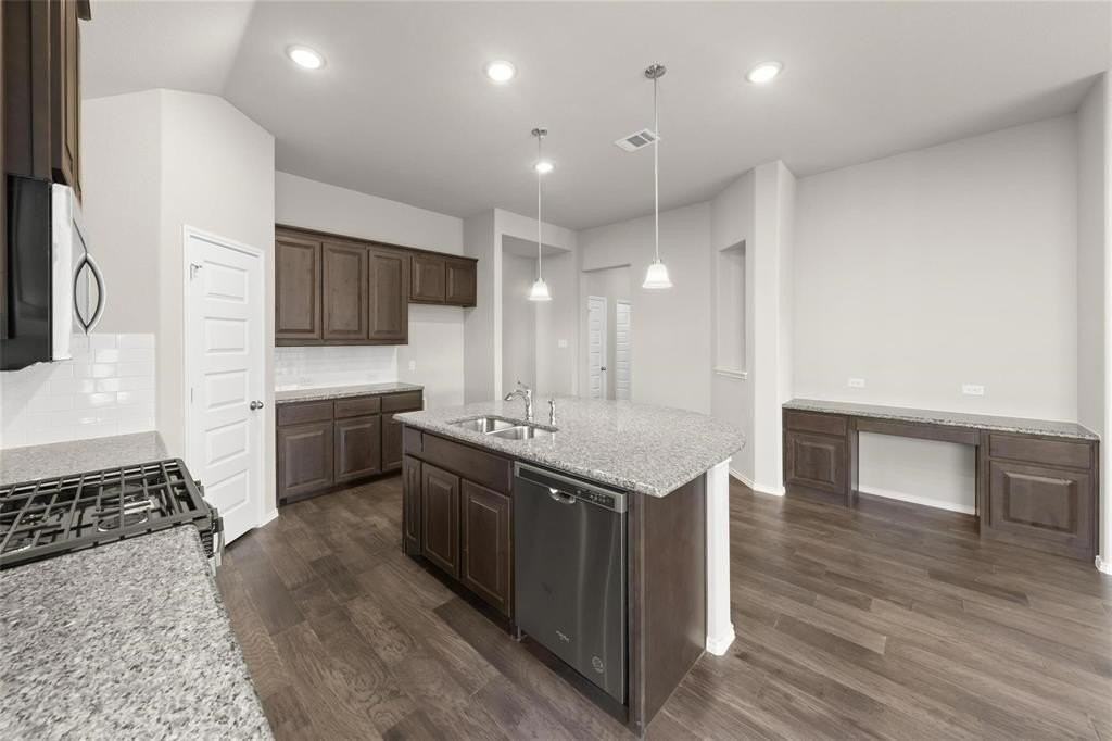 1813 Agarito Dr - Photo 3 of 15