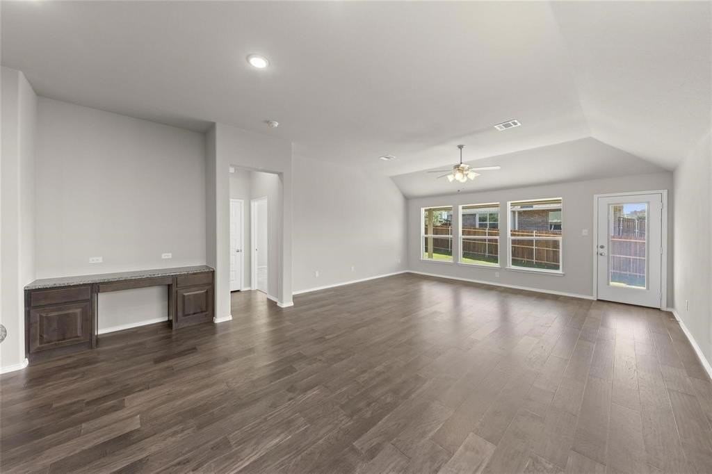 1813 Agarito Dr - Photo 6 of 15