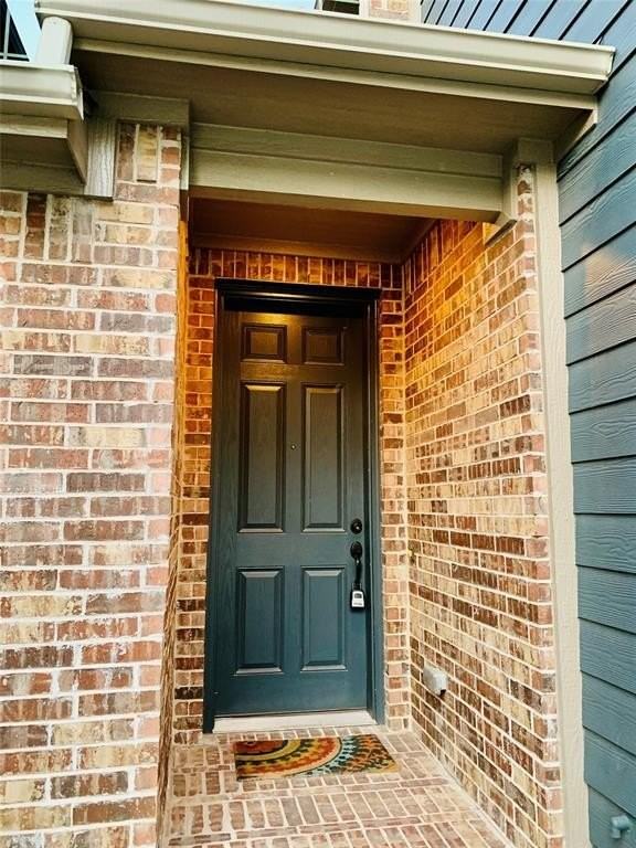 912 Brookville Ct - Photo 2 of 27