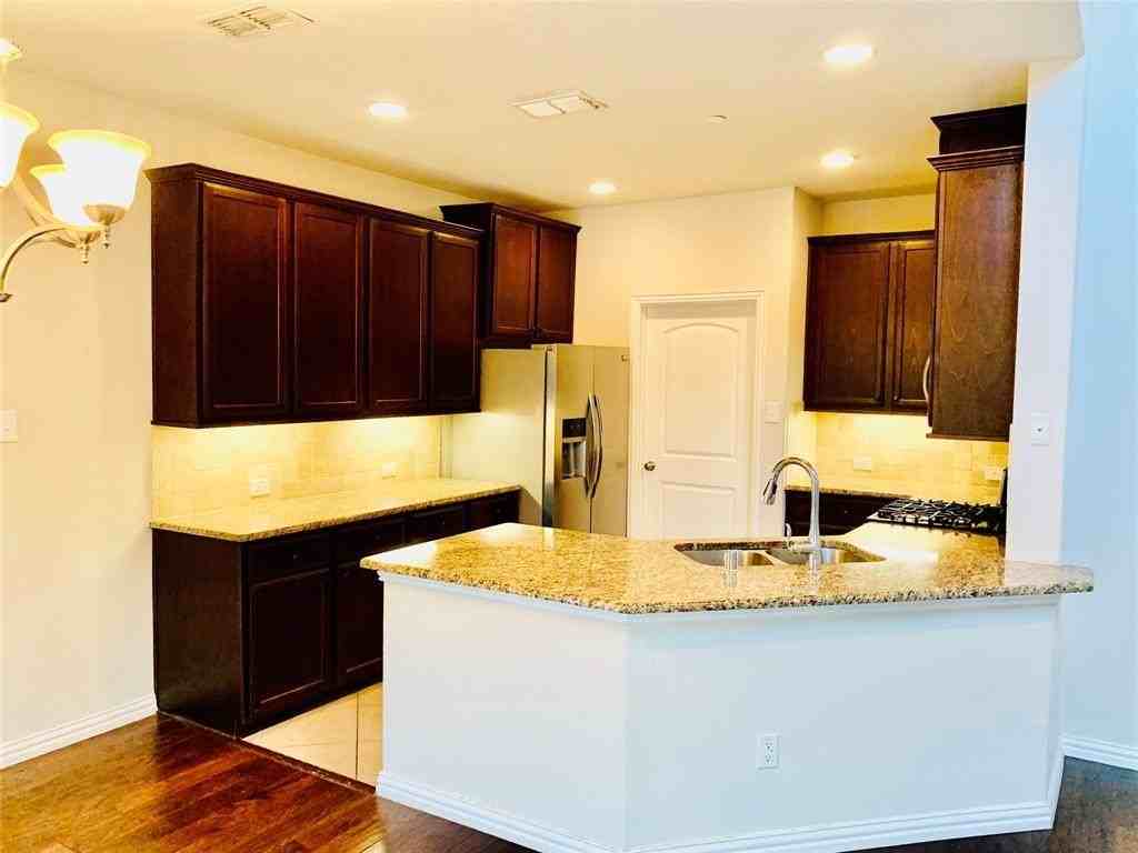 912 Brookville Ct - Photo 3 of 27