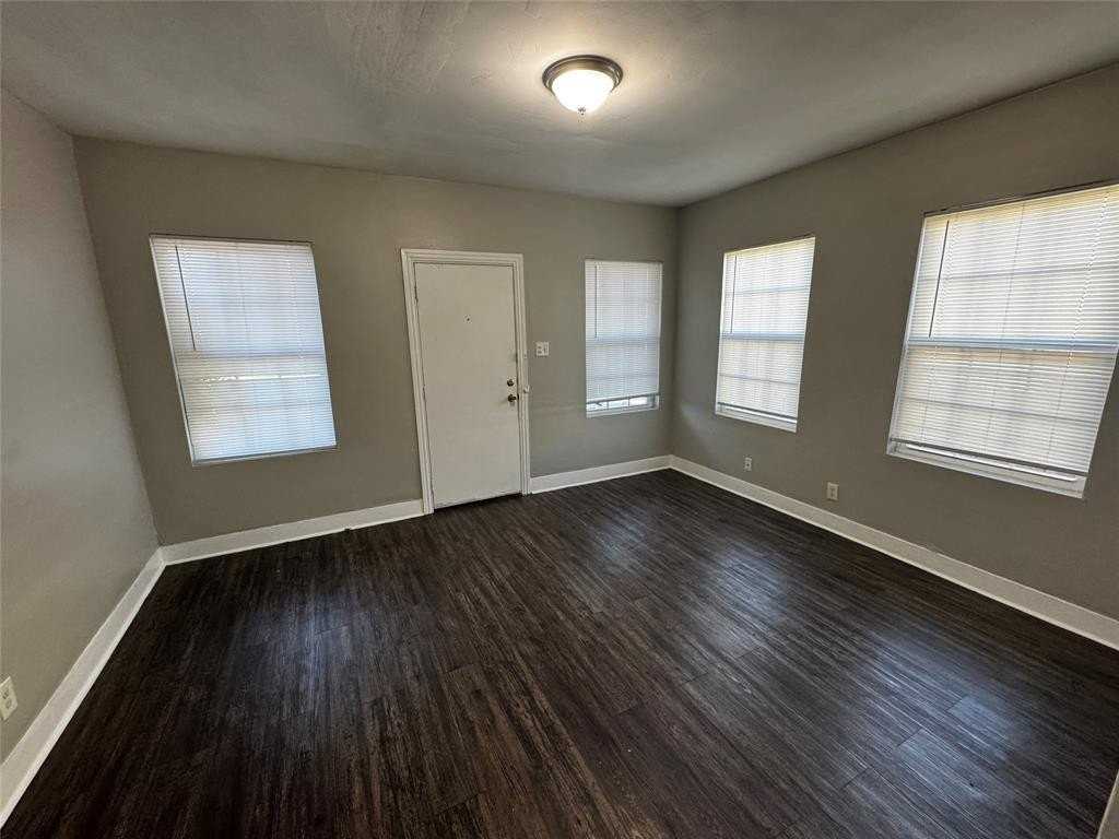 3514 Meadow St - Photo 3 of 10