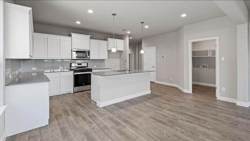 2320 Monoceros Dr - Photo 4 of 11