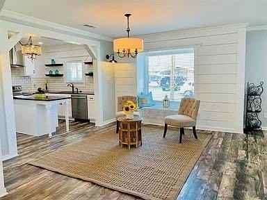 602 S Chestnut St - Photo 3 of 24