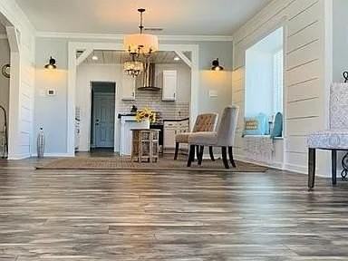 602 S Chestnut St - Photo 4 of 24