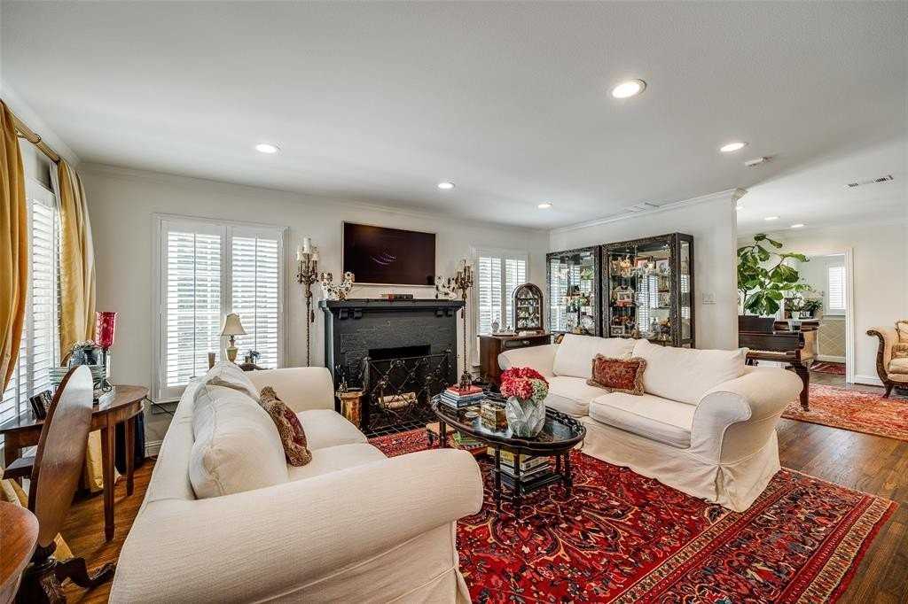 3105 Mockingbird Ln - Photo 7 of 32