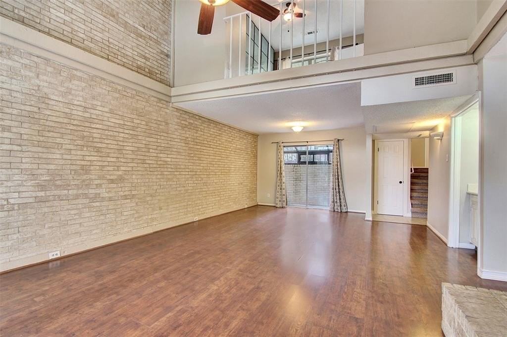 2933 Country Place Cir - Photo 5 of 34