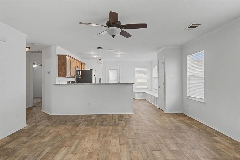 10925 Caldwell Ln - Photo 6 of 32