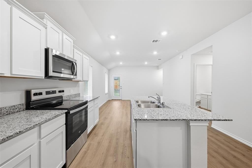 4306 Carnation Dr - Photo 3 of 19