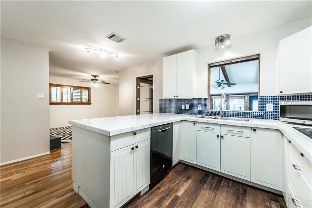 7521 Brentcove Cir - Photo 4 of 19