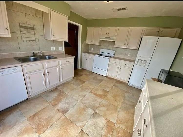 2204 Foxcroft Ln - Photo 6 of 13