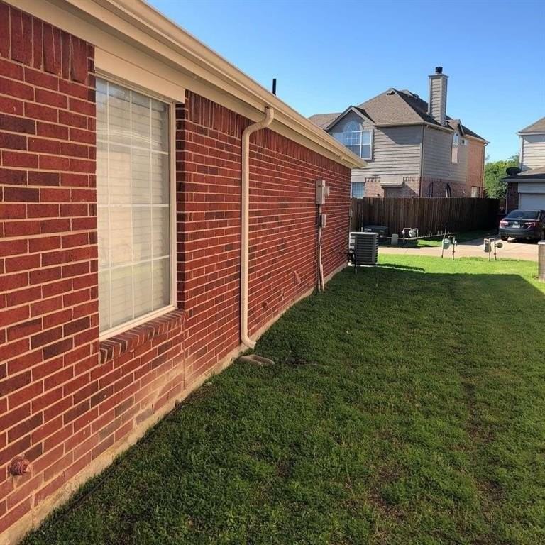 1202 Defford Ln - Photo 7 of 11