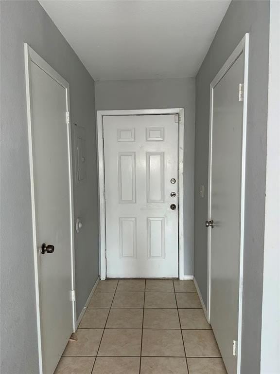 732 W Collins St - Photo 2 of 16