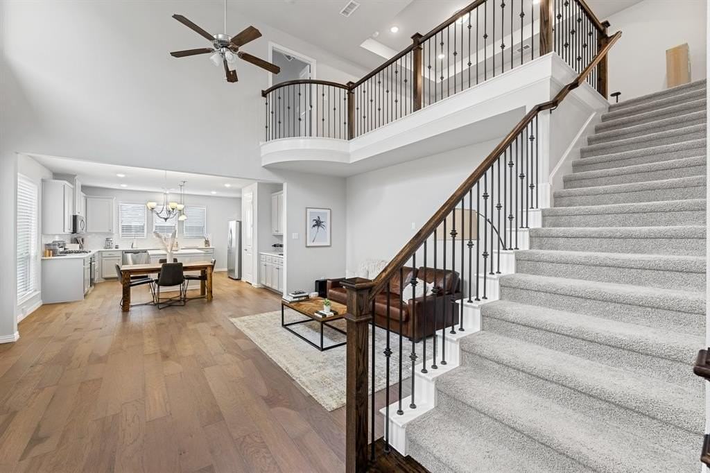 3904 Gildas Ln - Photo 4 of 33