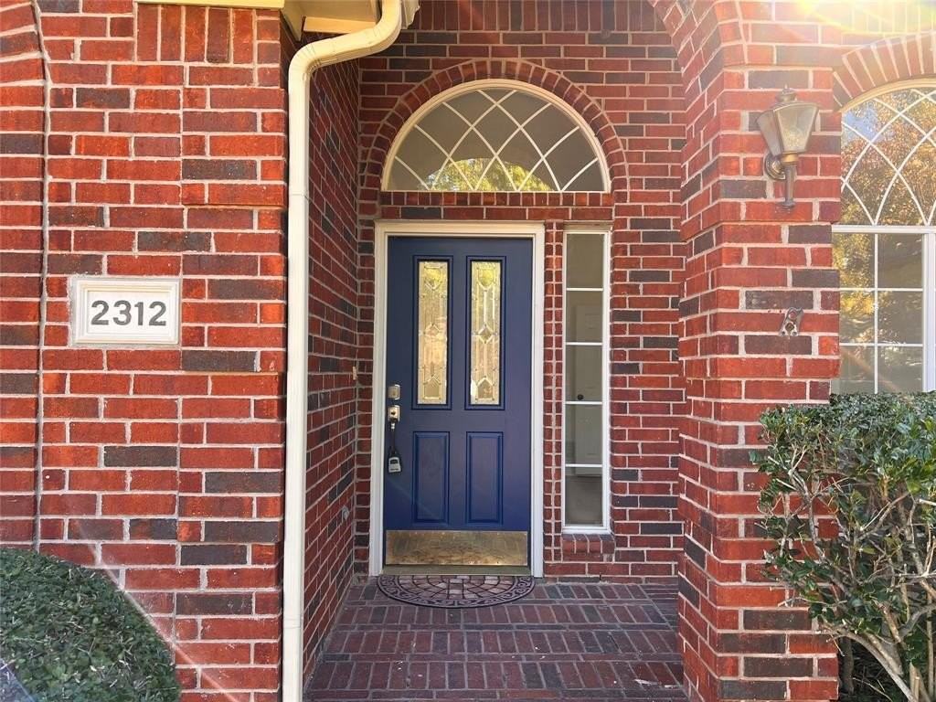 2312 Eldger Dr - Photo 2 of 40