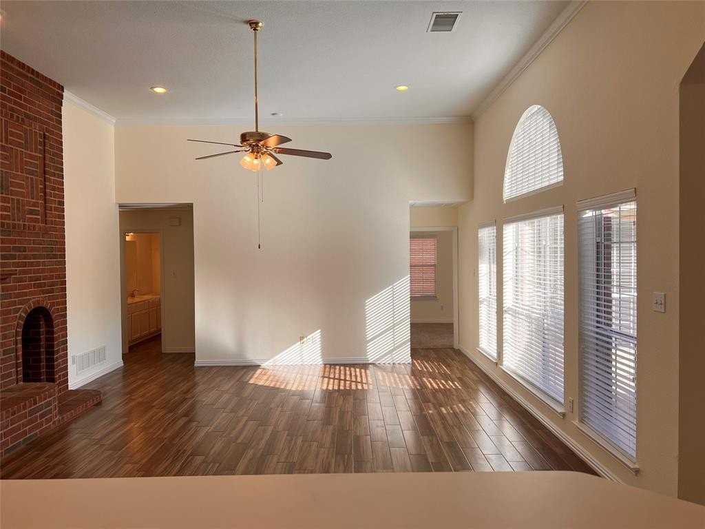 2312 Eldger Dr - Photo 4 of 40