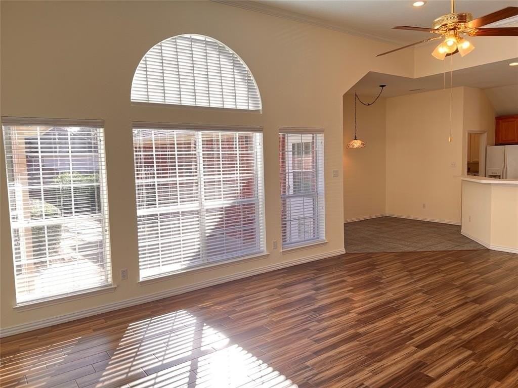 2312 Eldger Dr - Photo 5 of 40