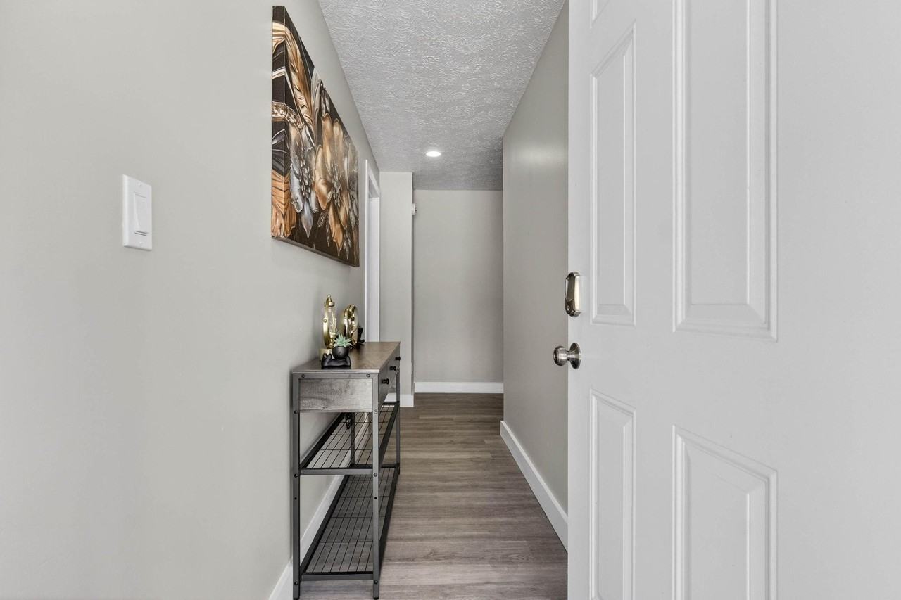 Phillips St - Photo 3 of 19