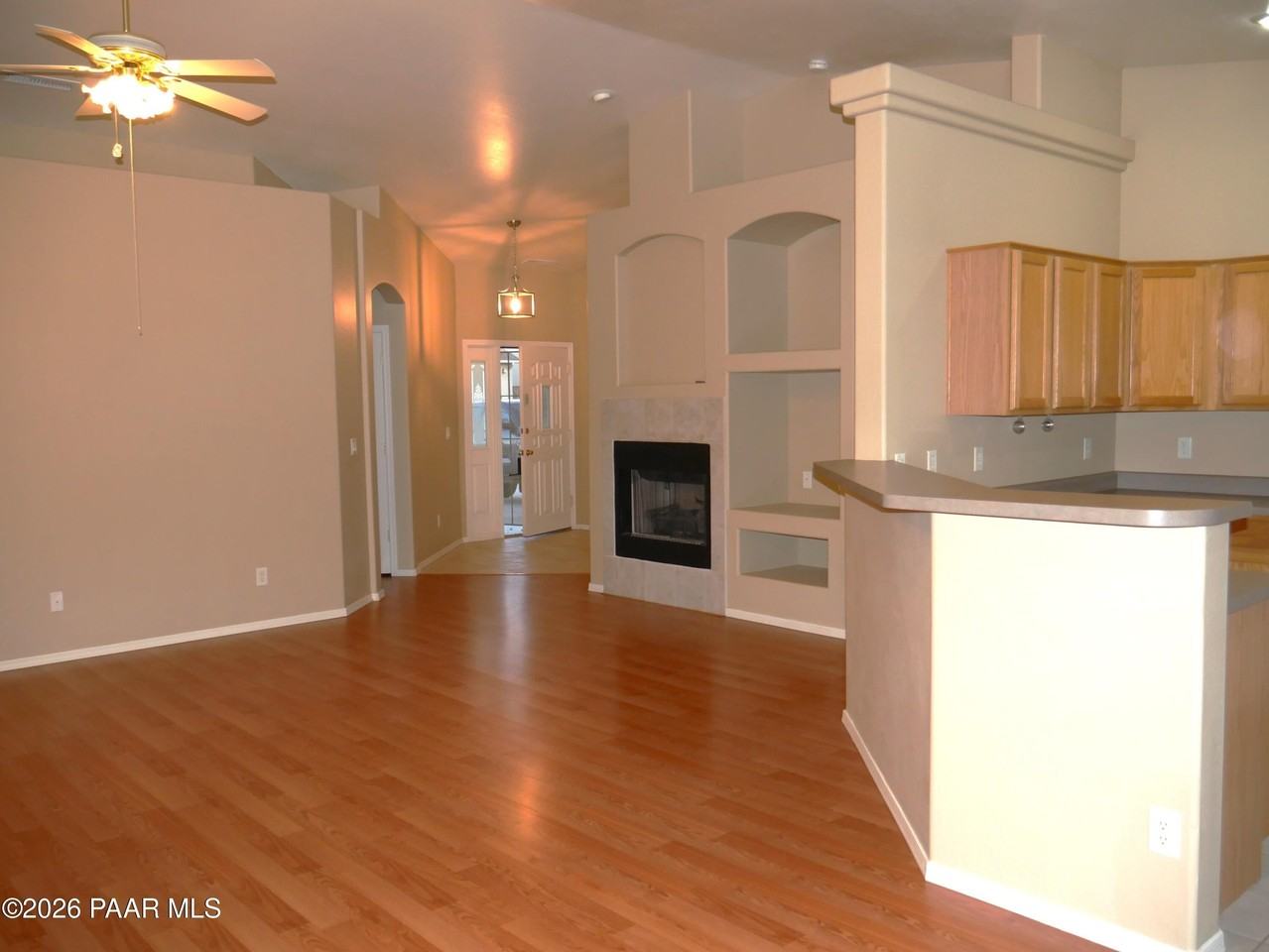 5474 N Ardmore Ave - Photo 2 of 13