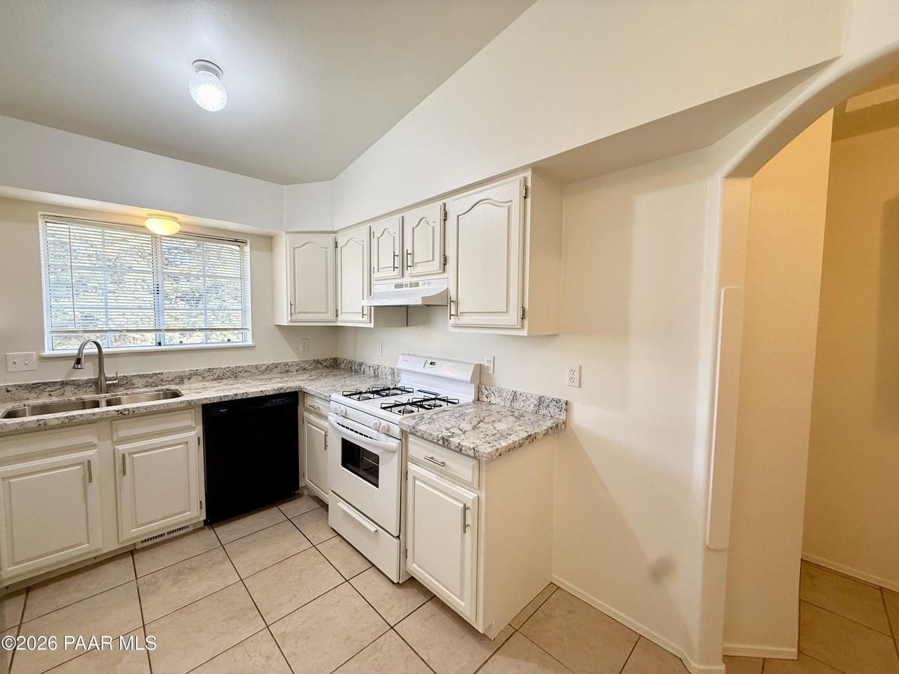 9490 E Catalina Dr Apt A #A - Photo 4 of 15
