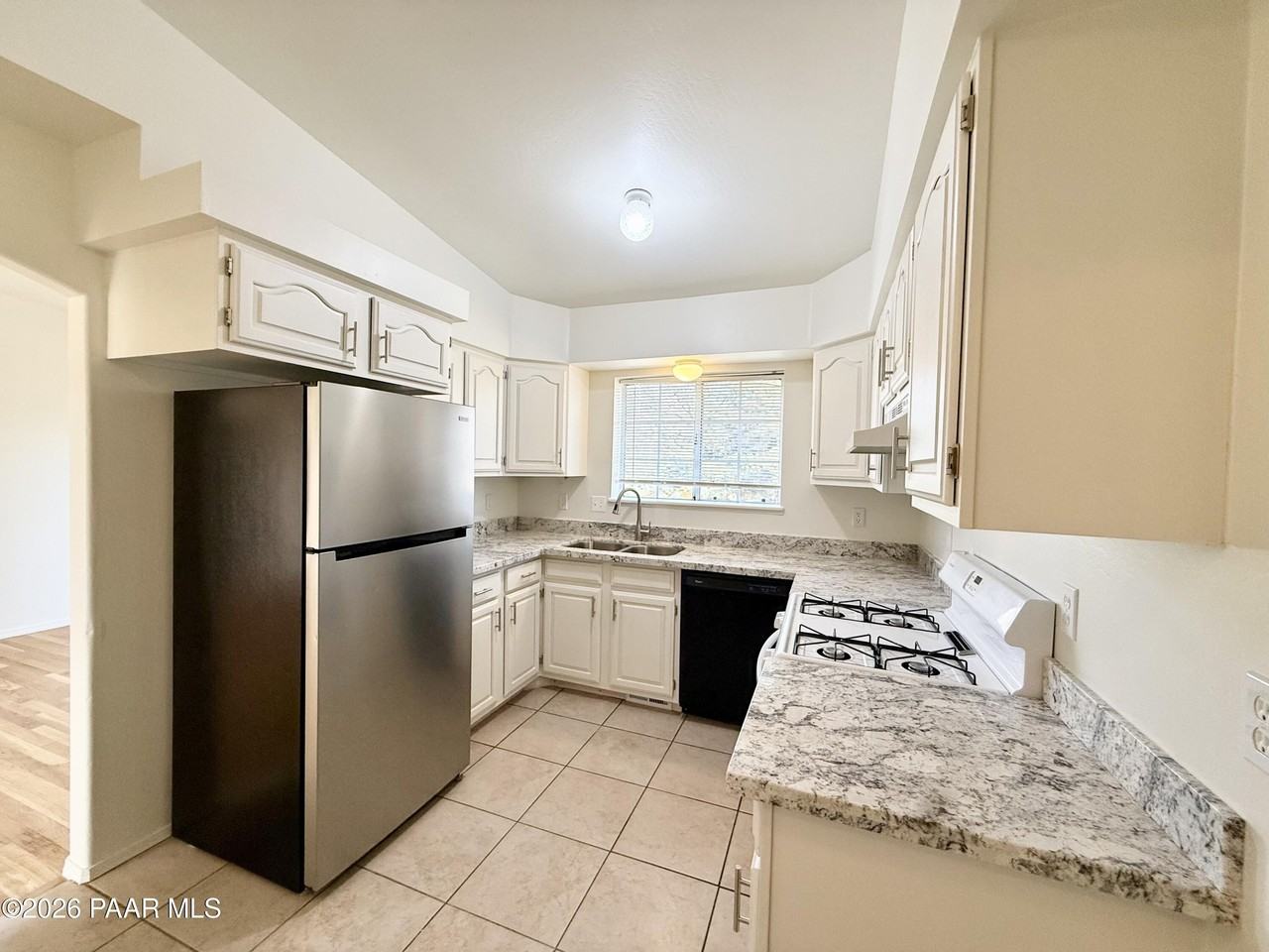 9490 E Catalina Dr Apt A #A - Photo 5 of 15