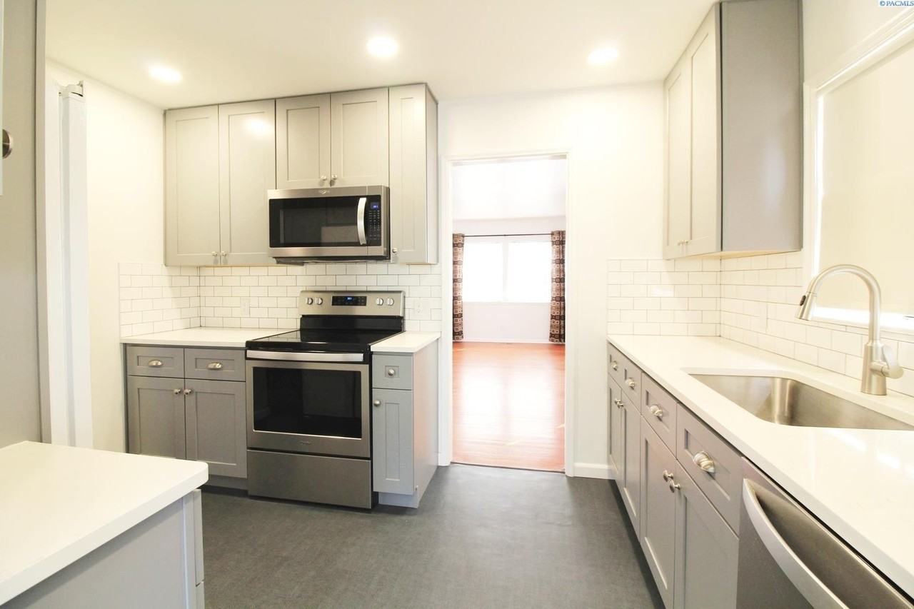 1302 Wilson St - Photo 2 of 14