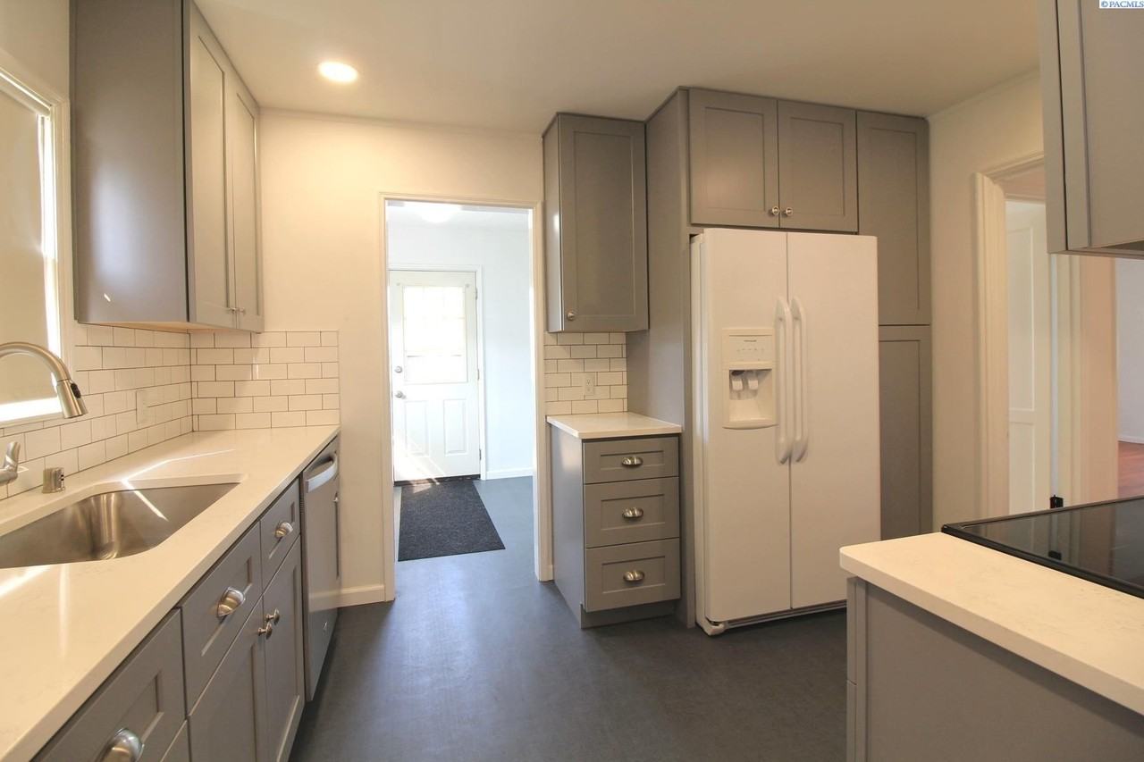 1302 Wilson St - Photo 6 of 14