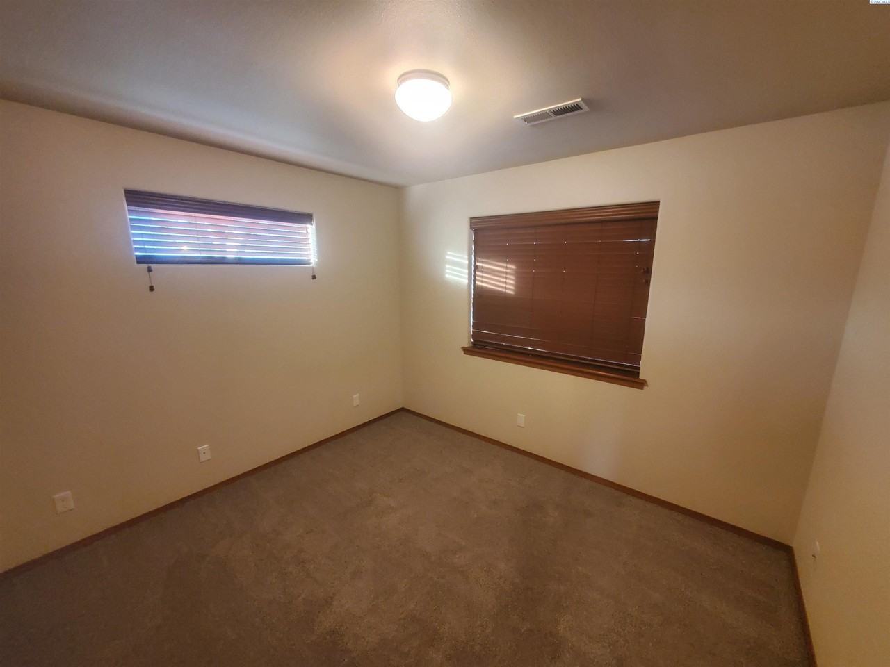 1627 Cactus Loop - Photo 2 of 11