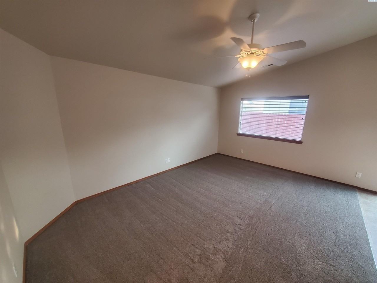 1627 Cactus Loop - Photo 3 of 11