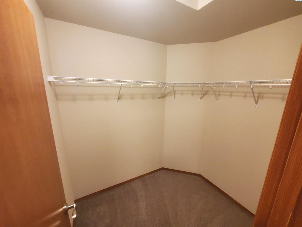 1627 Cactus Loop - Photo 6 of 11