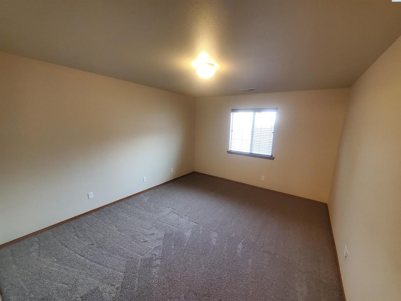 1627 Cactus Loop - Photo 7 of 11