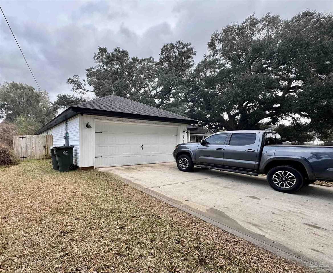 8720 Fowler Ave - Photo 4 of 26