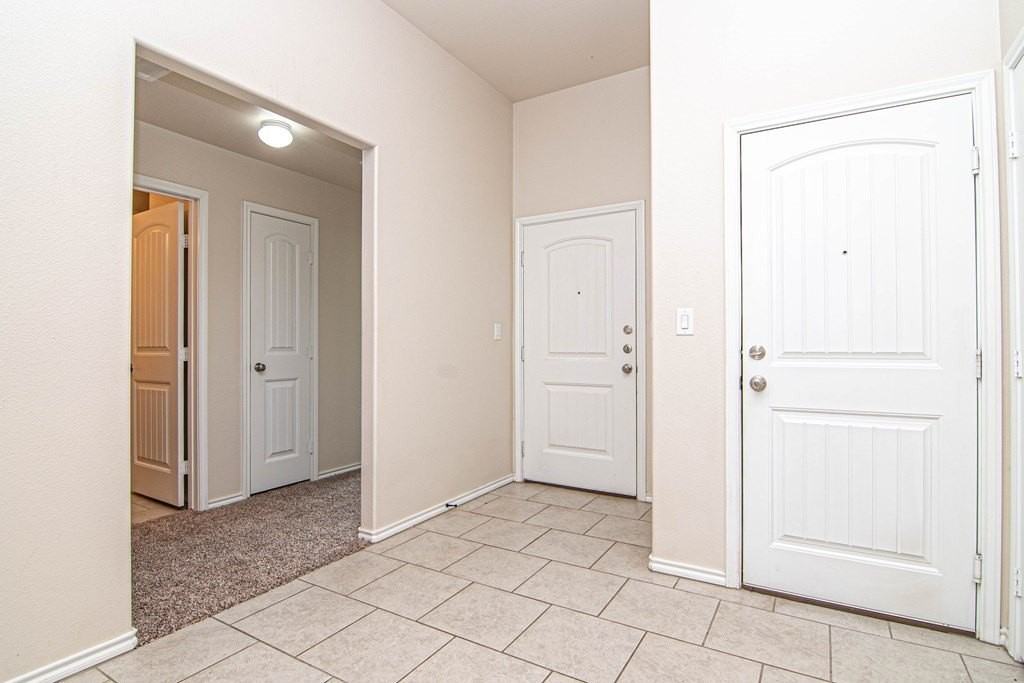 719 Bronco Ct - Photo 2 of 25