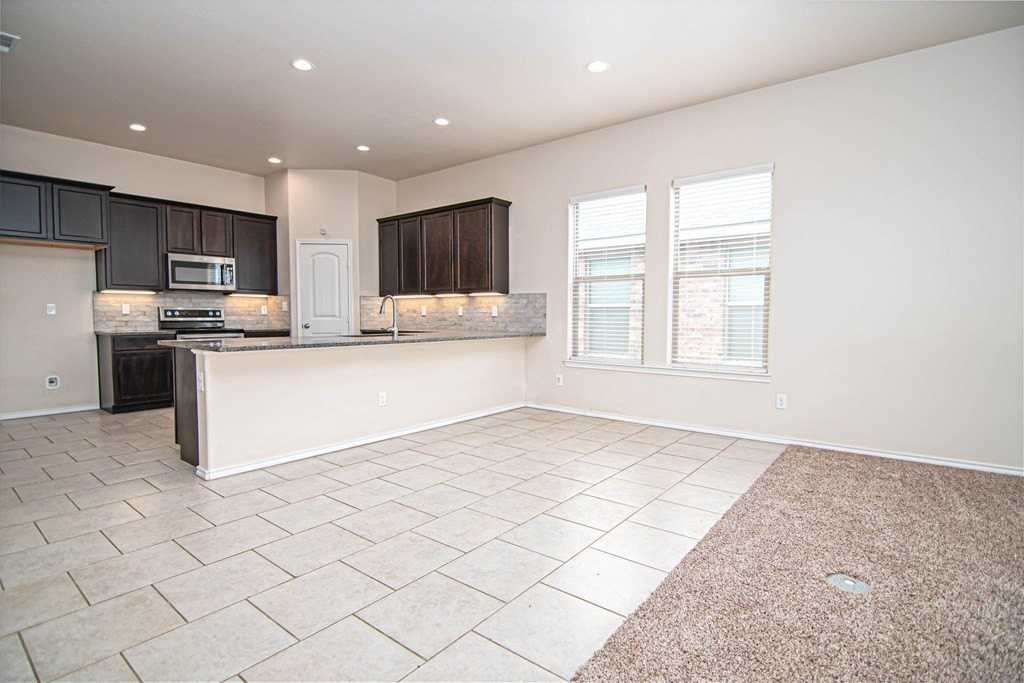 719 Bronco Ct - Photo 5 of 25