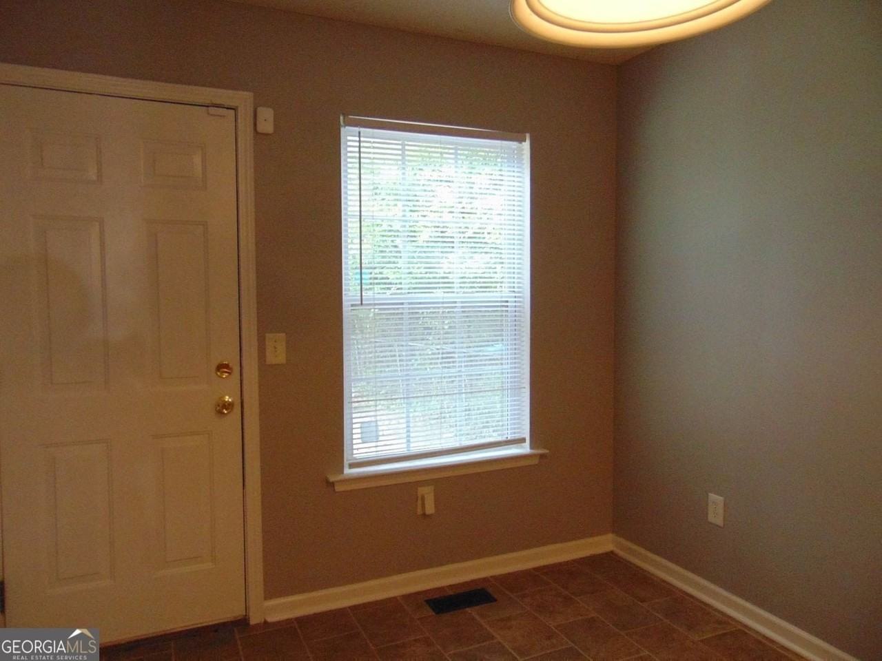 645 Ell St - Photo 3 of 19