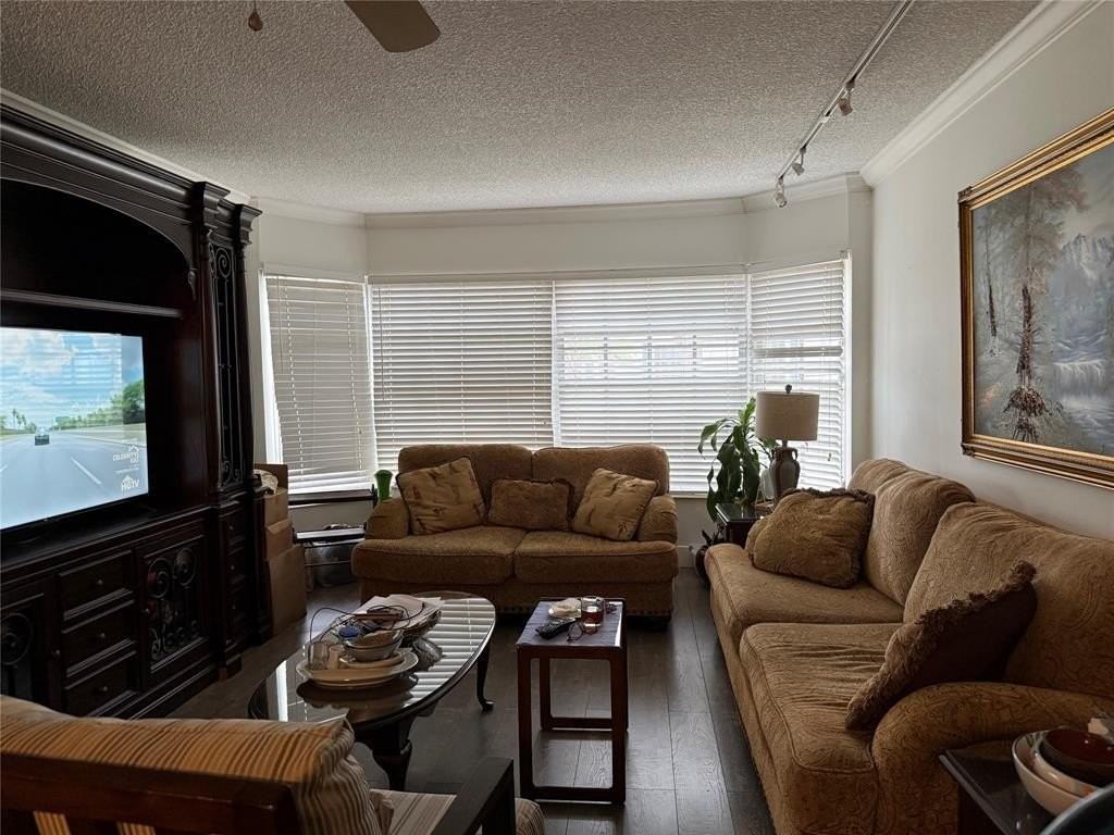 2161 Ne 68th St #303 - Photo 3 of 4