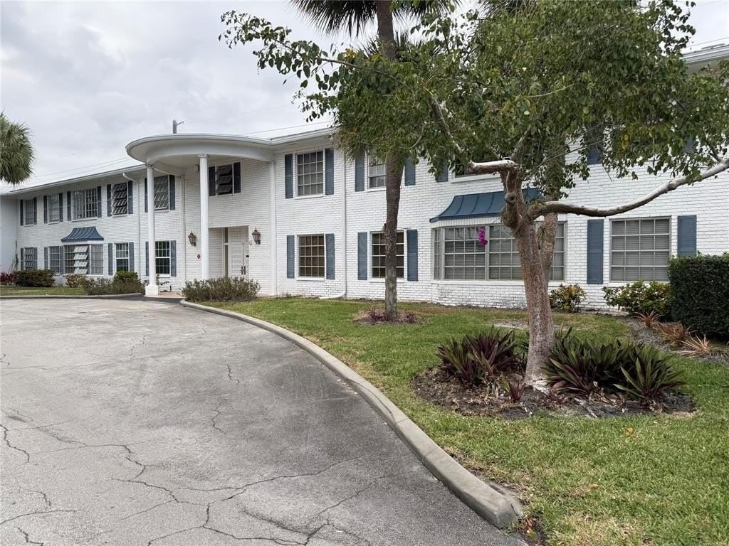 2161 Ne 68th St #303 - Photo 4 of 4