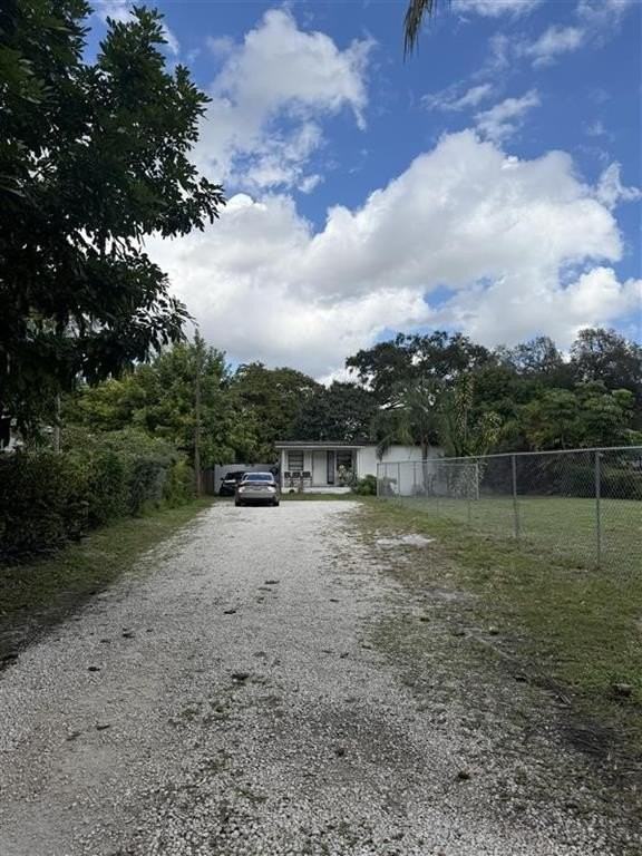 6315 Sw 32nd St - Photo 2 of 8