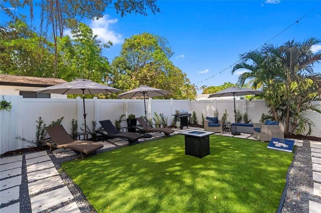 719 Ne 36th St - Photo 2 of 44