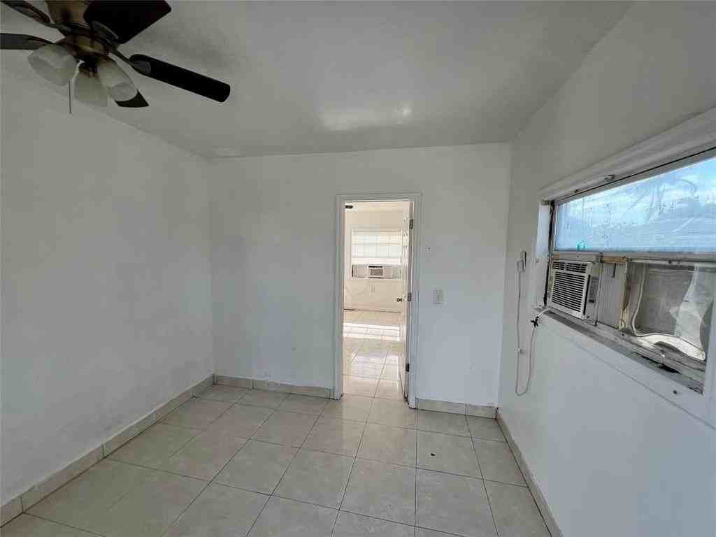 701 N J St #C - Photo 4 of 4