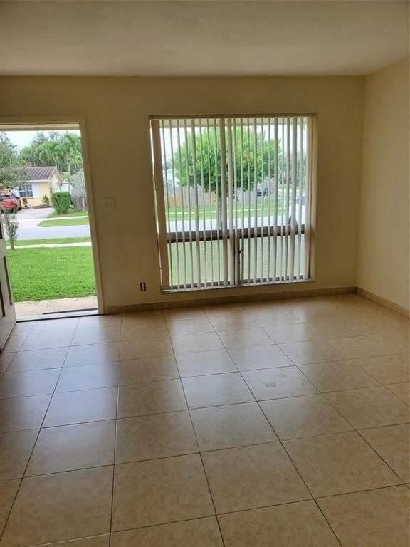 1911 Ne 56th St - Photo 3 of 17