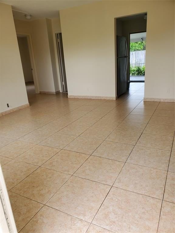 1911 Ne 56th St - Photo 4 of 17