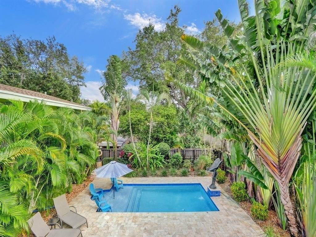 814 Se 13th St #4 - Photo 2 of 25