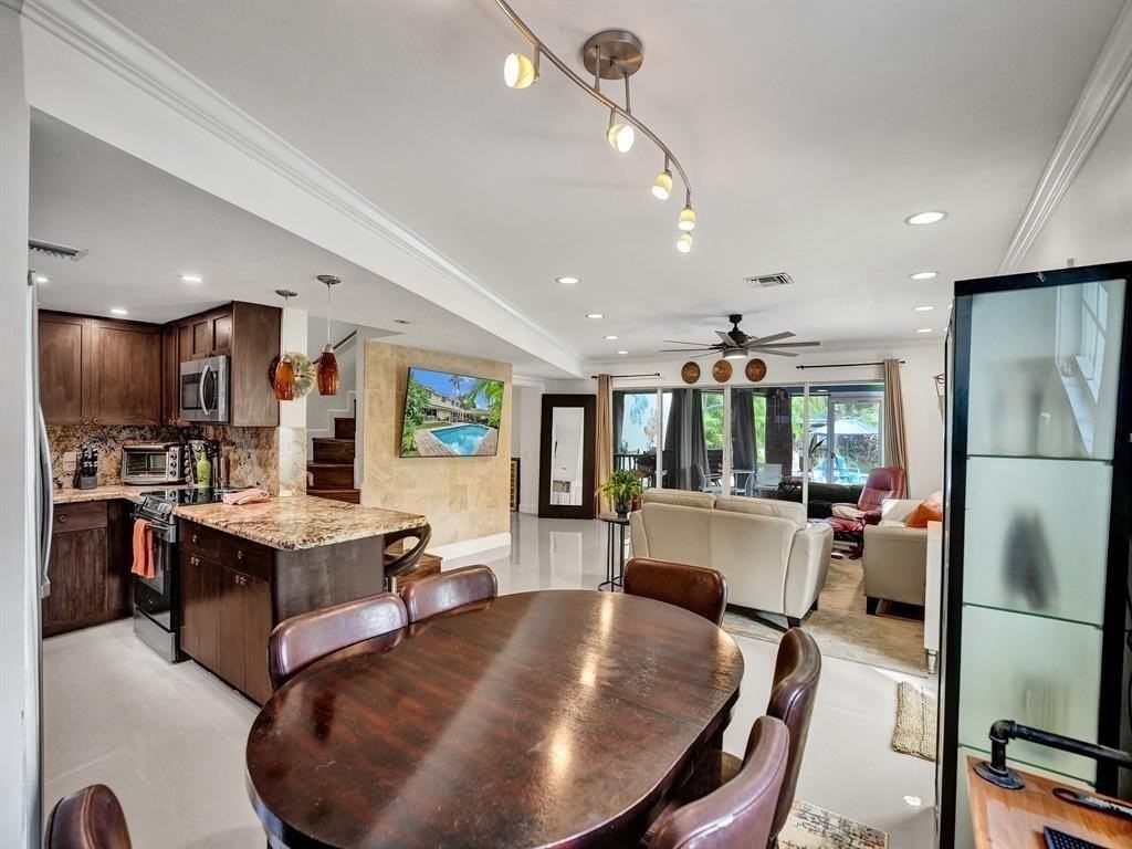 814 Se 13th St #4 - Photo 6 of 25