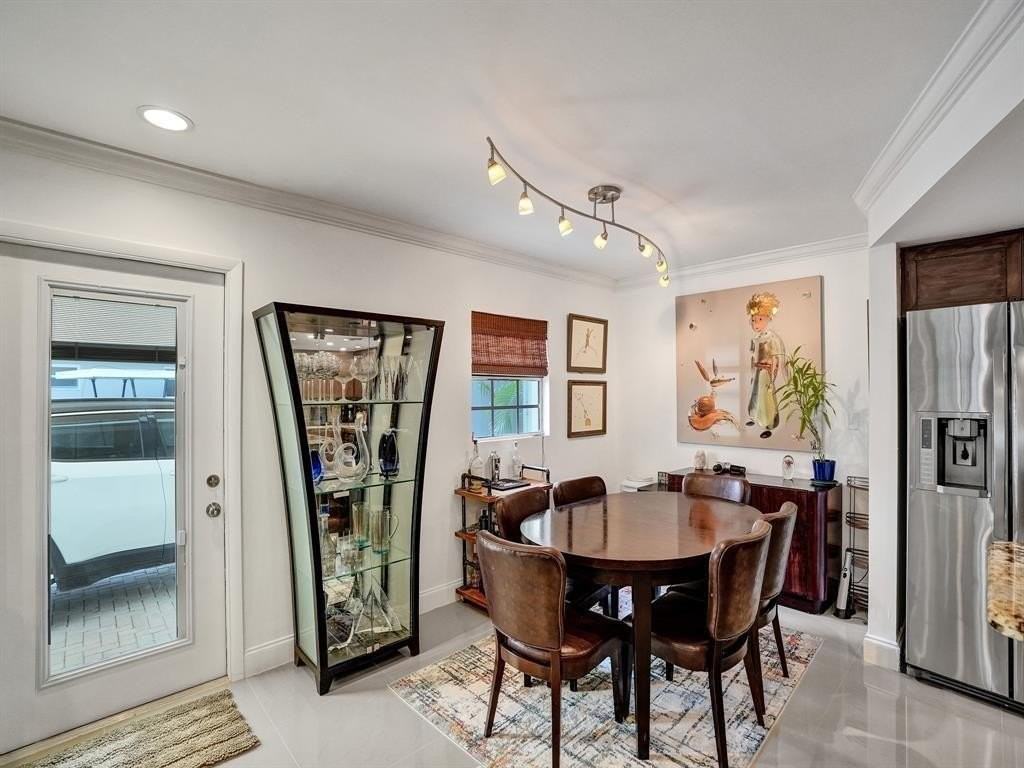 814 Se 13th St #4 - Photo 7 of 25