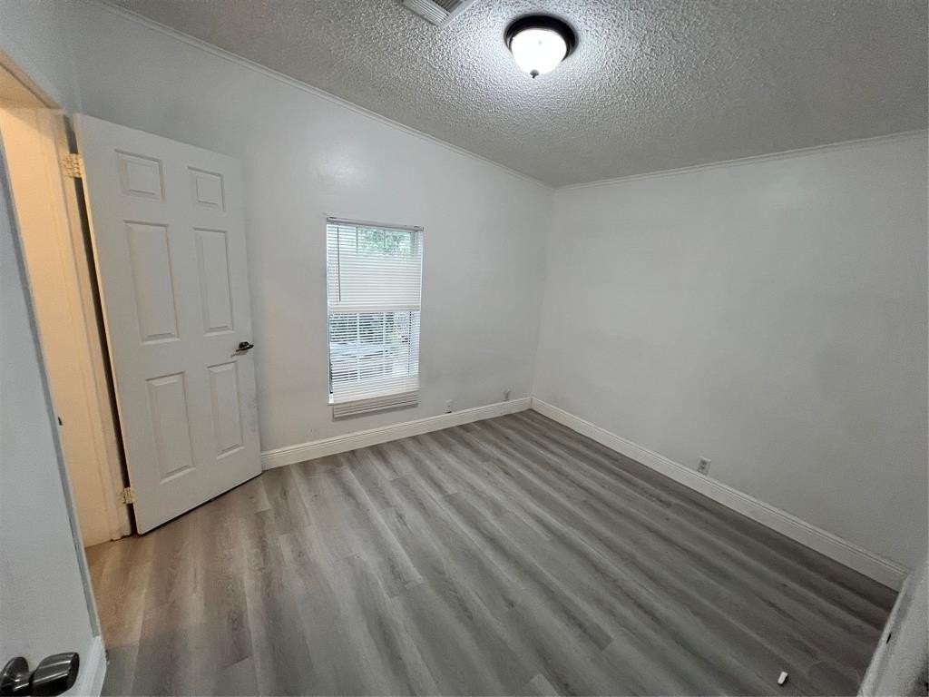 825 Sw 6th Ave - Photo 4 of 7