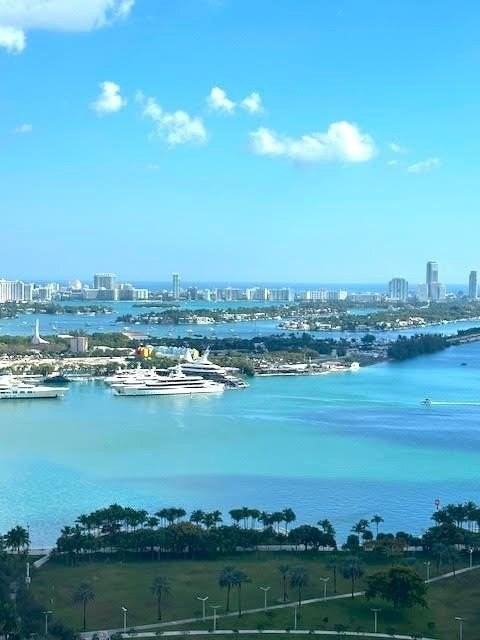 1040 Biscayne Blvd #3003 - Photo 3 of 11