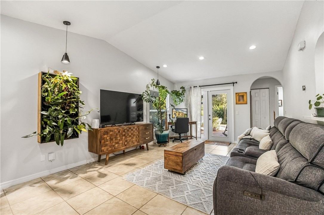 762 Bayharbor Ter - Photo 6 of 24