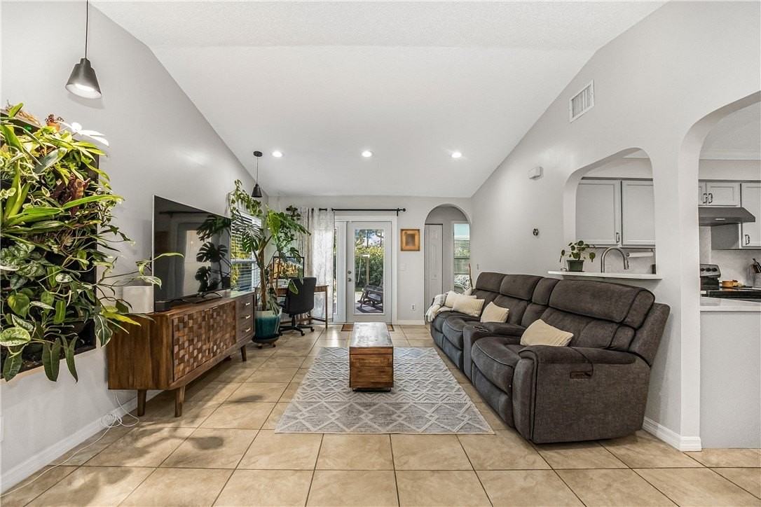 762 Bayharbor Ter - Photo 7 of 24