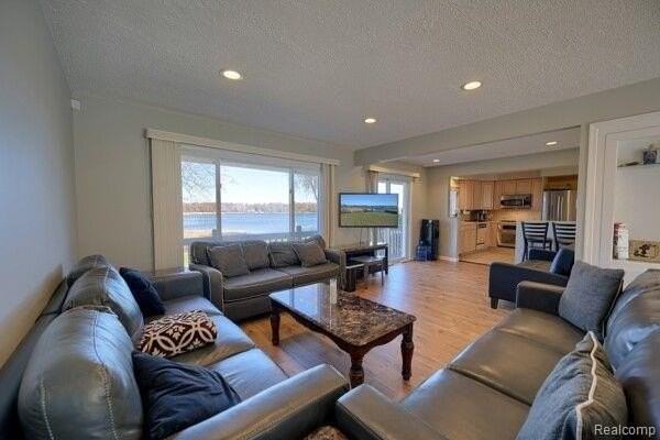 3340 Windcroft Dr - Photo 2 of 26